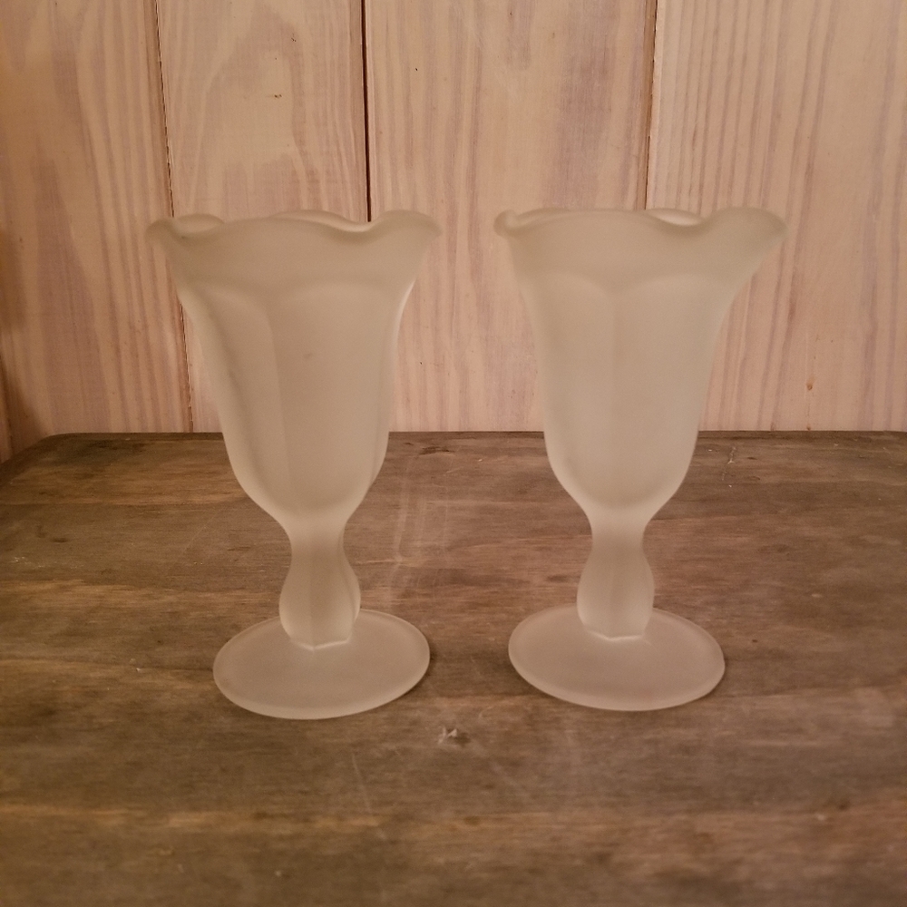 Frosted icecream sundae dishes